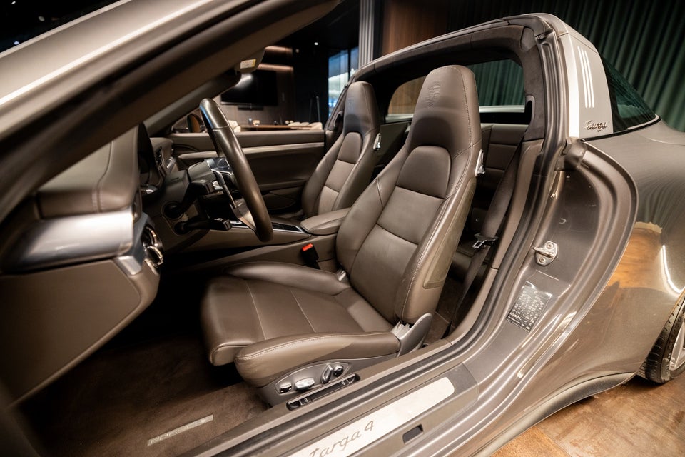 Porsche 911 Targa 4 3,0 PDK 2d