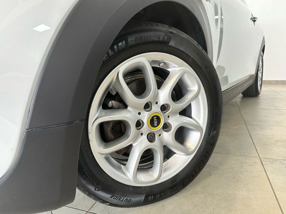 MINI Cooper SE Essential 3d