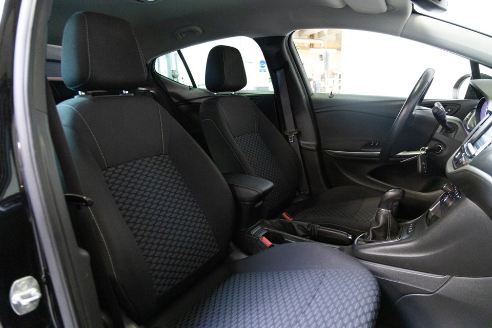 Opel Astra 1,0 T 105 Excite 5d