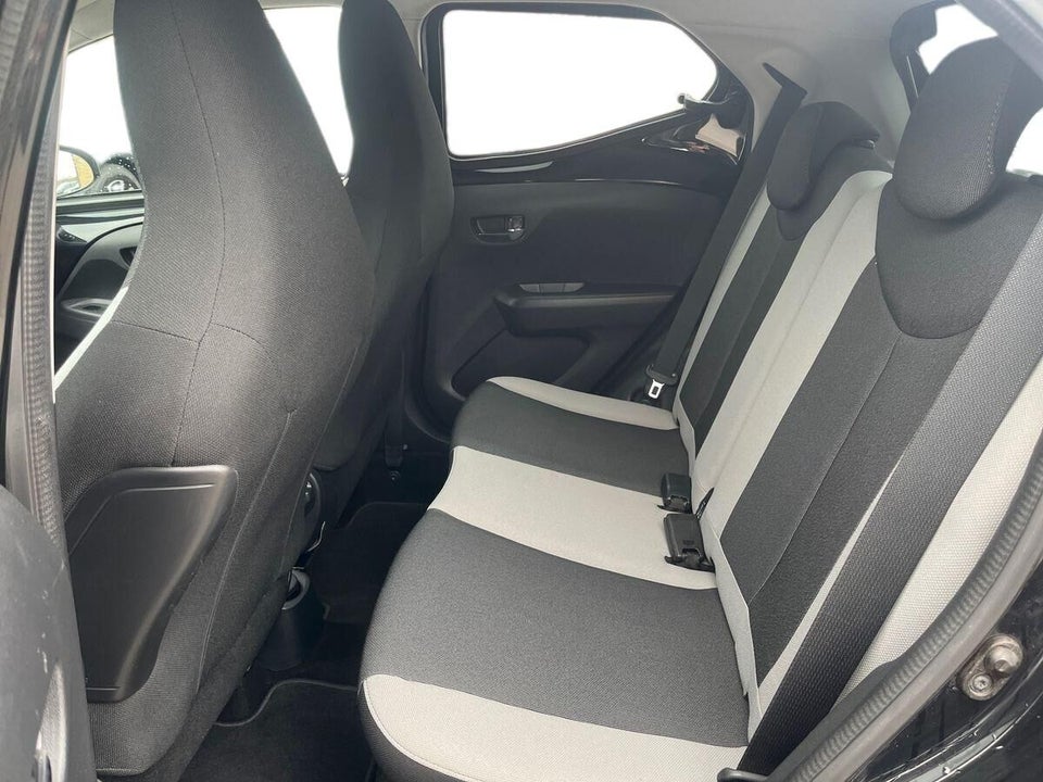 Toyota Aygo 1,0 VVT-i x-black 5d