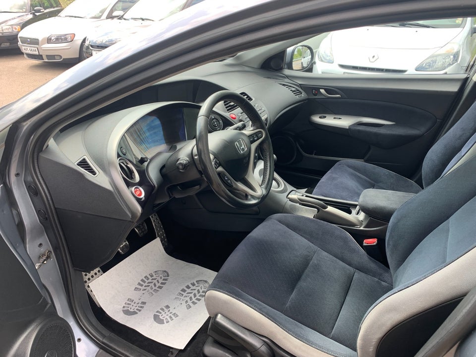 Honda Civic 1,8 Executive 5d