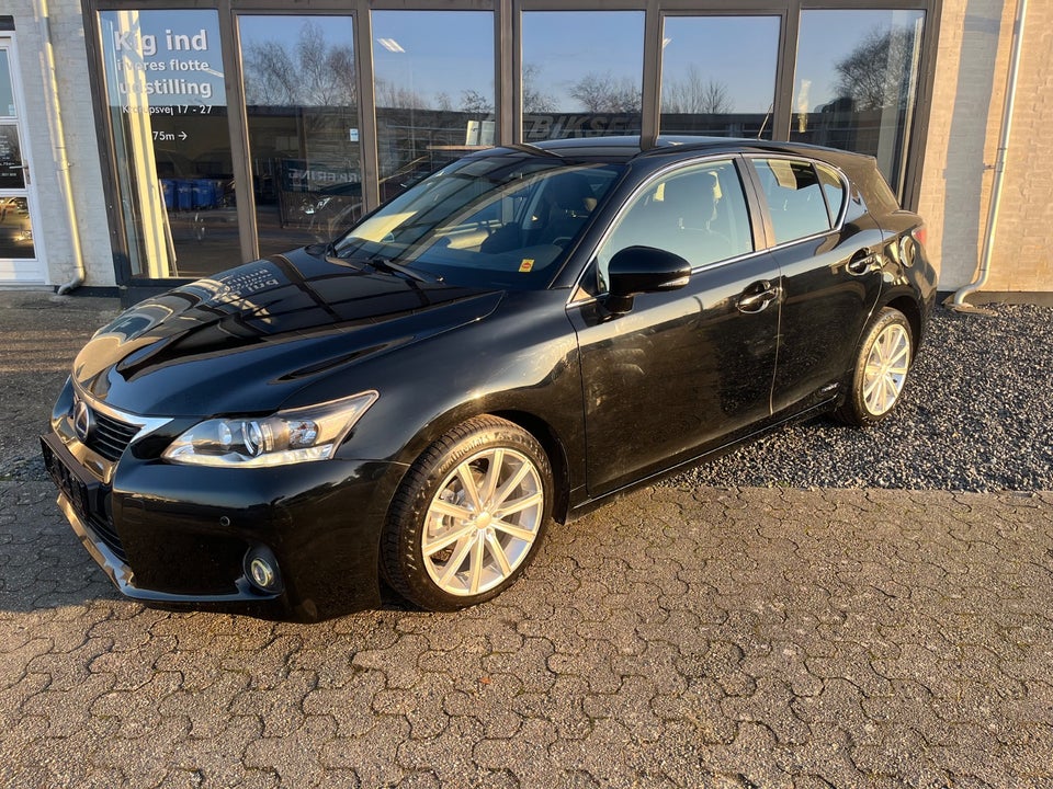 Lexus CT200h 1,8 L2 aut. 5d
