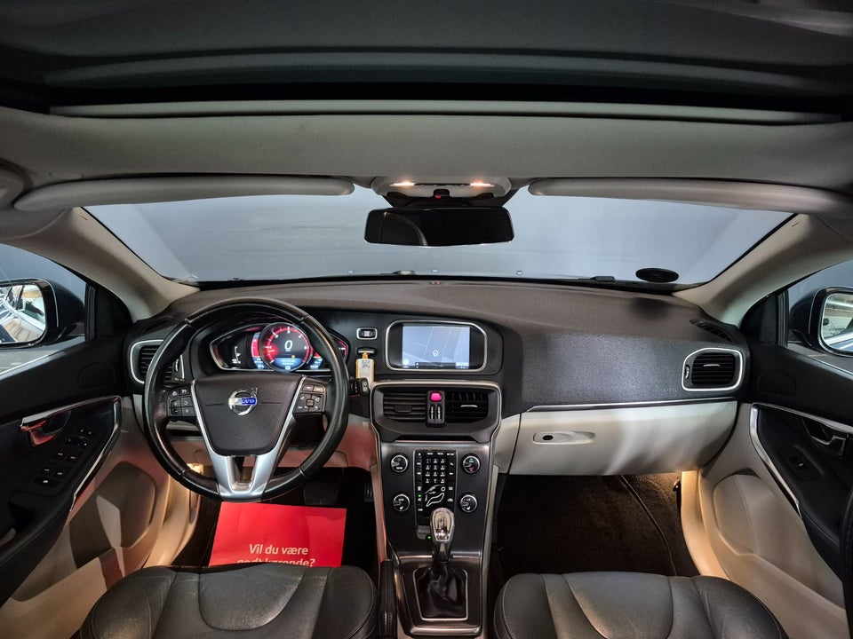 Volvo V40 2,0 D3 150 Summum aut. 5d