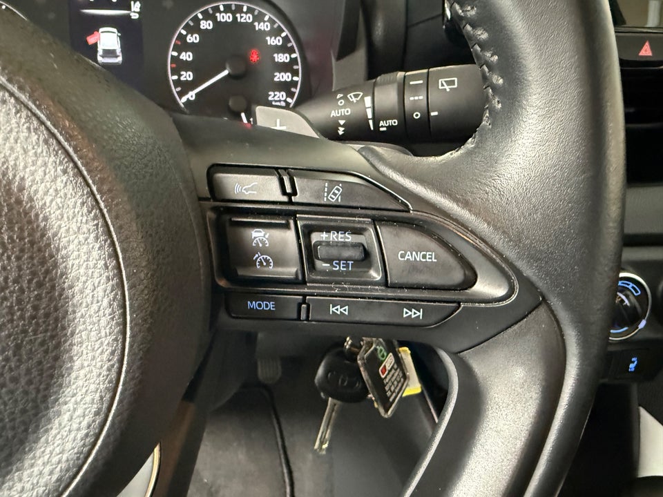 Toyota Yaris 1,5 Active CVT 5d