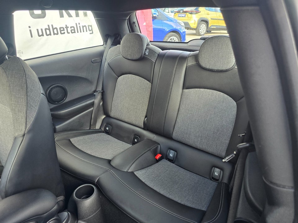 MINI Cooper SE Essential 3d