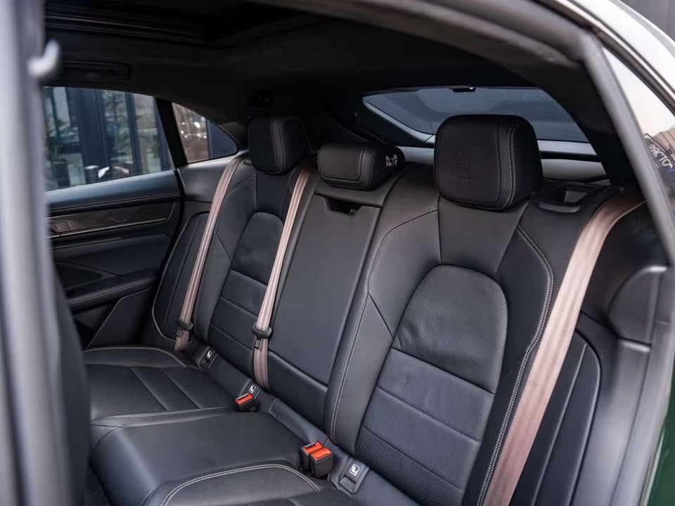 Porsche Macan Turbo 5d