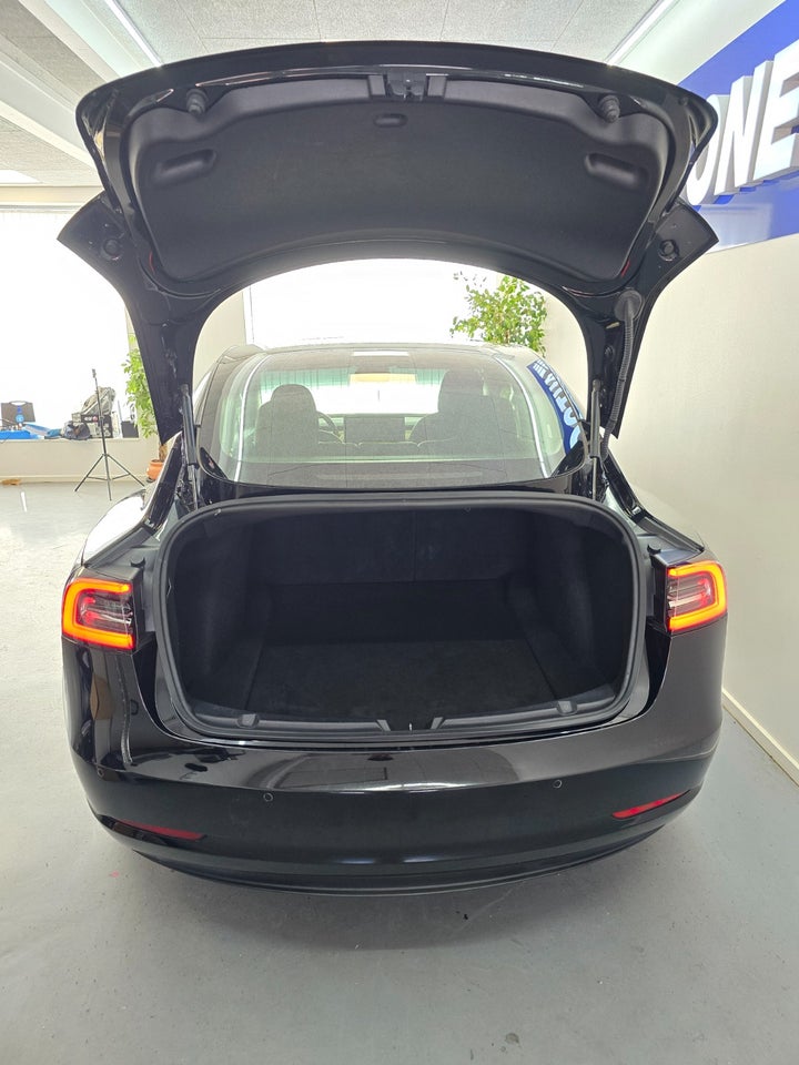 Tesla Model 3 Standard Range+ RWD 4d