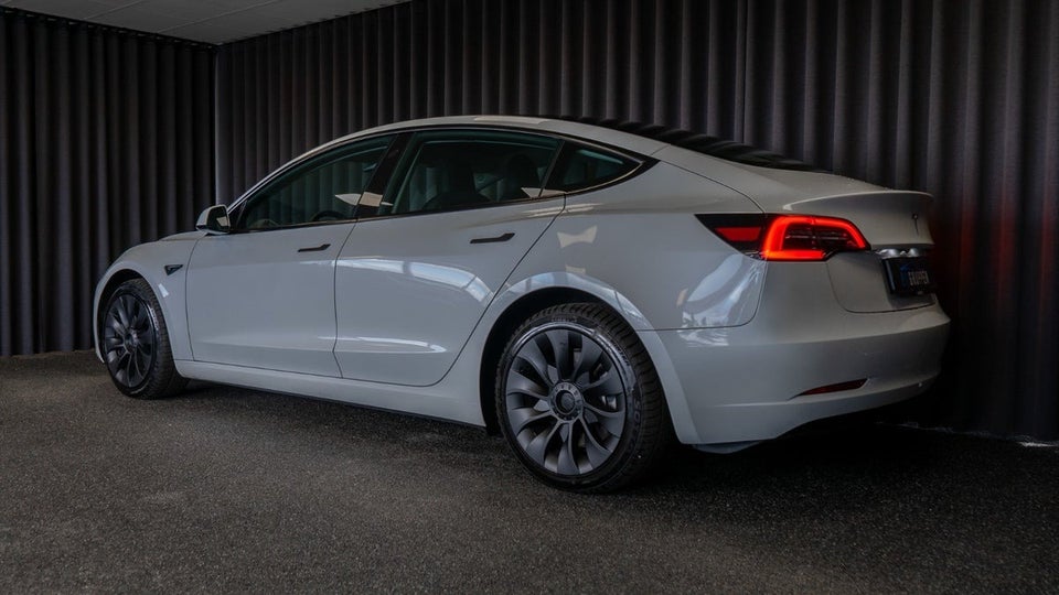 Tesla Model 3 Standard Range+ RWD 4d