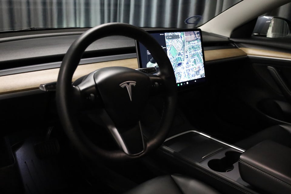 Tesla Model 3 Long Range AWD 4d