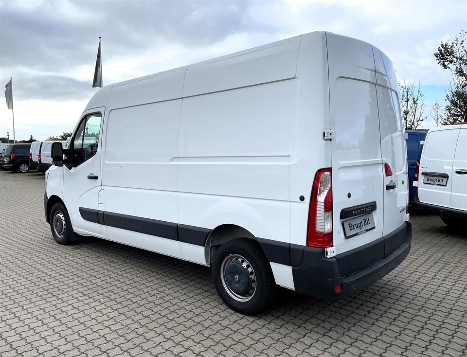 Renault Master IV T33 2,3 dCi 135 L2H2 Kassevogn