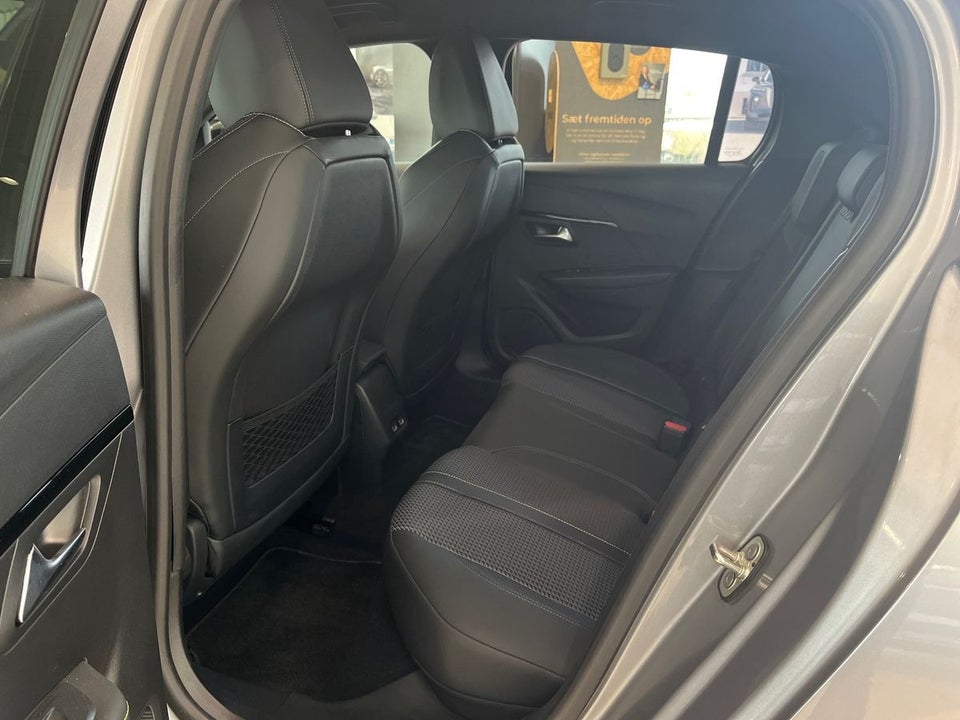 Peugeot e-208 50 GT 5d