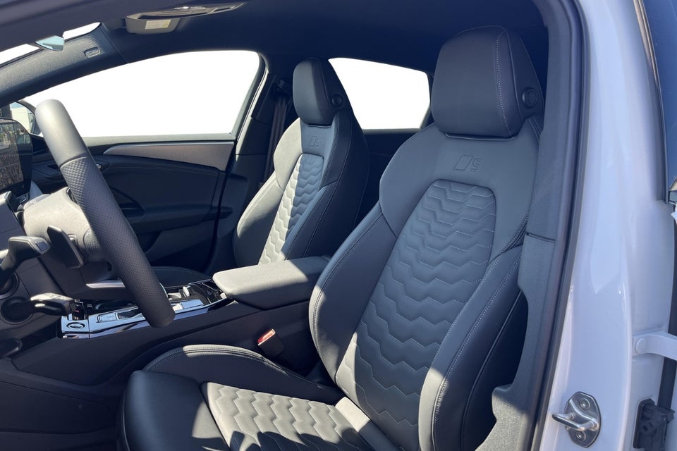 Audi A6 e-tron S-line plus Sportback quattro 5d