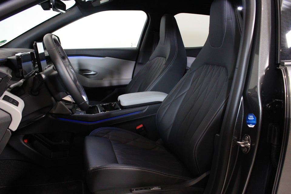 Ford Explorer 84 Premium Extended Range AWD 5d