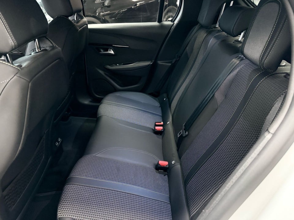 Peugeot e-208 50 GT 5d