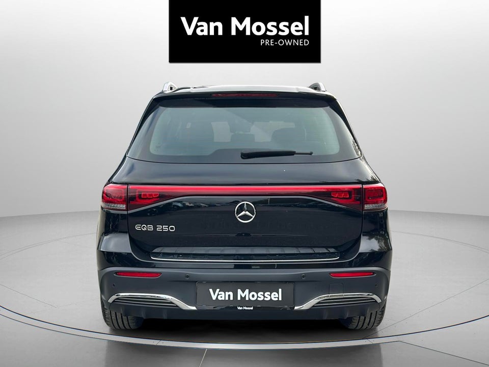 Mercedes EQB250 AMG Line 5d