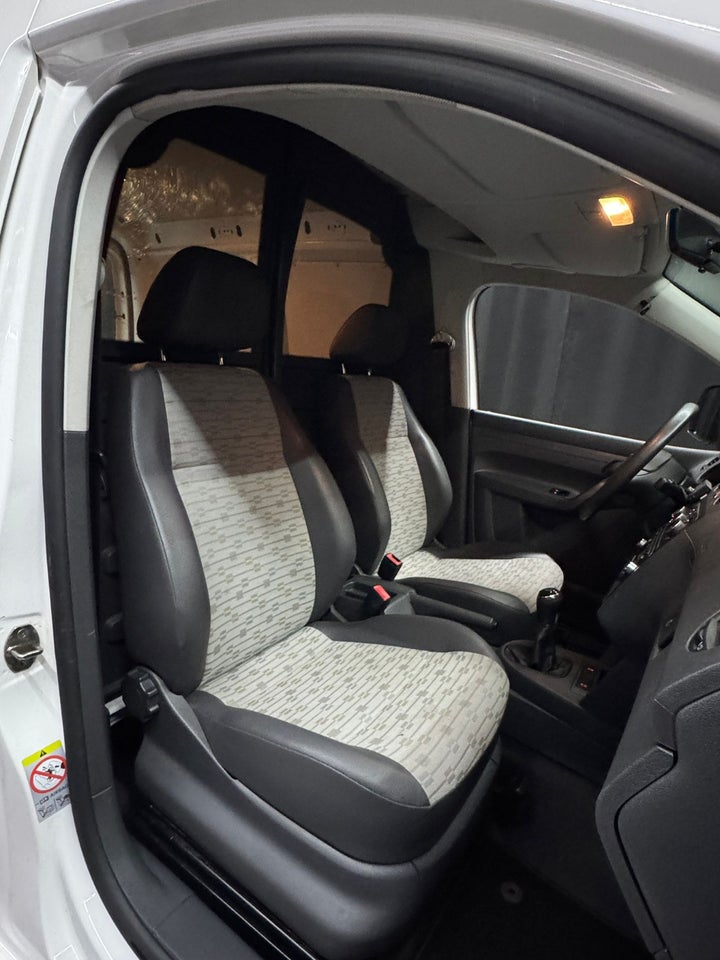 VW Caddy 1,6 TDi 102 BMT Van 5d