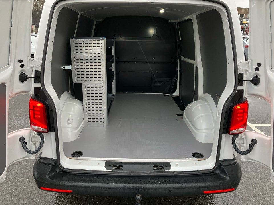 VW Transporter 2,0 TDi 150 Kassevogn DSG kort