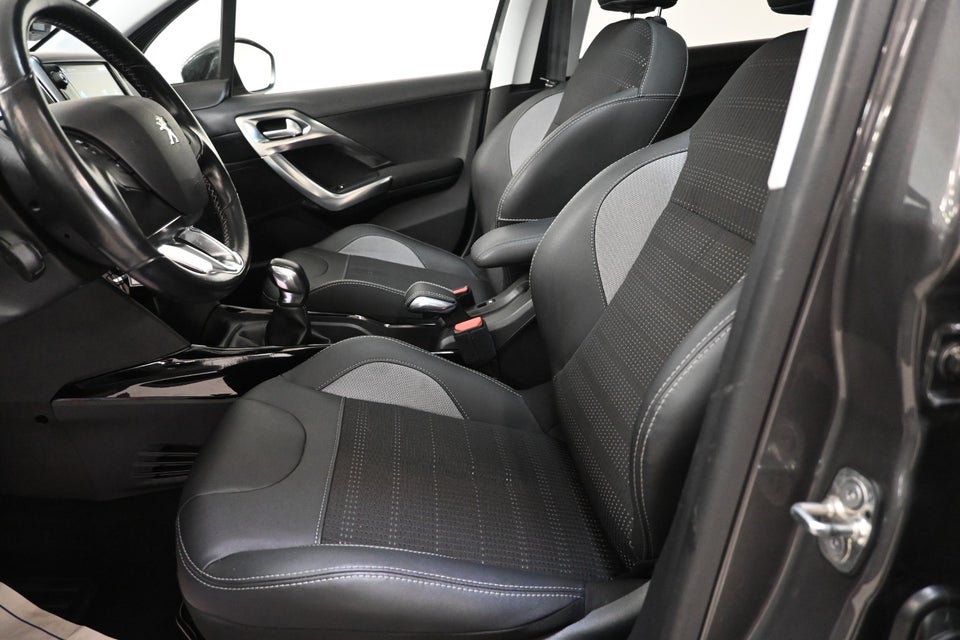 Peugeot 2008 1,2 e-THP 110 Selection Sky 5d