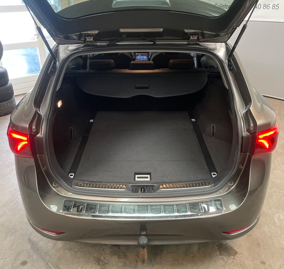 Toyota Avensis 1,8 VVT-i T2 Premium Touring Sports 5d