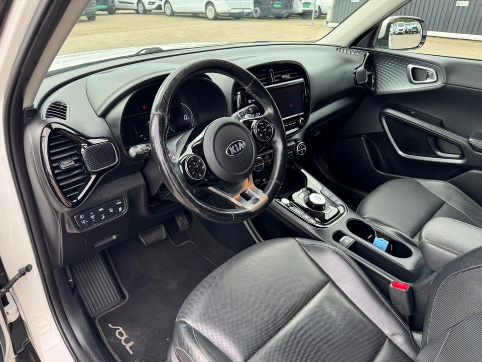 Kia e-Soul 64 Premium Luxury Van 5d