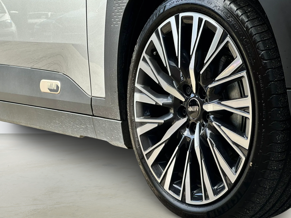 MINI Aceman E Favoured Trim L 5d