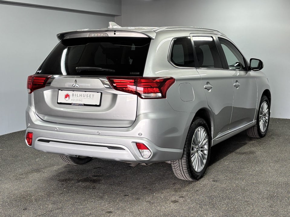 Mitsubishi Outlander 2,4 PHEV Business CVT 4WD 5d