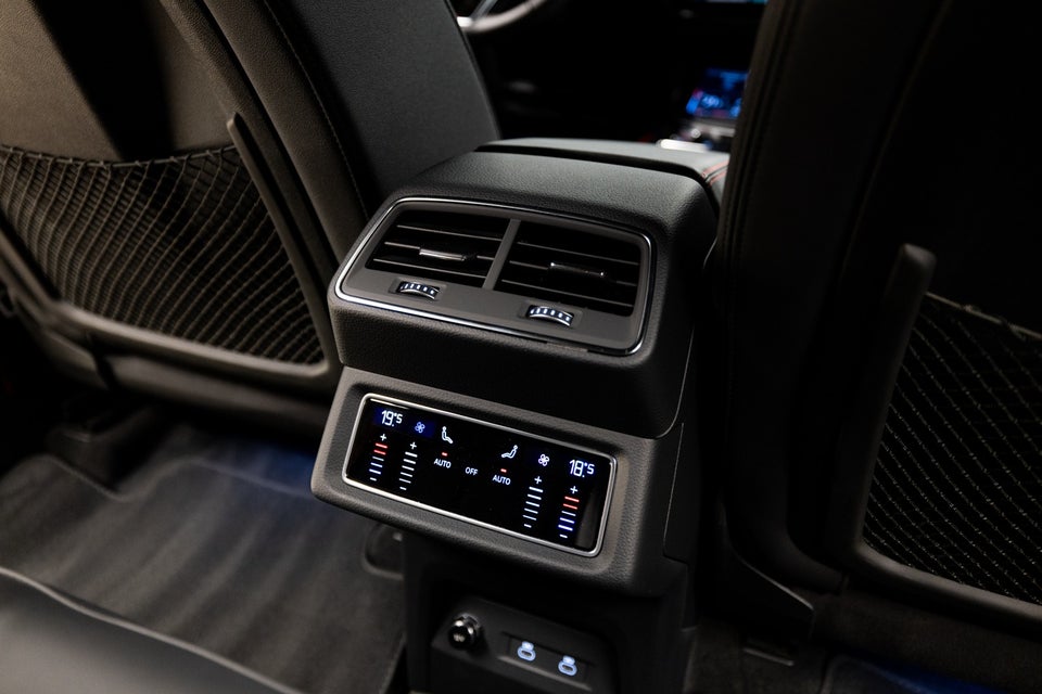 Audi Q8 e-tron 55 S-line quattro 5d