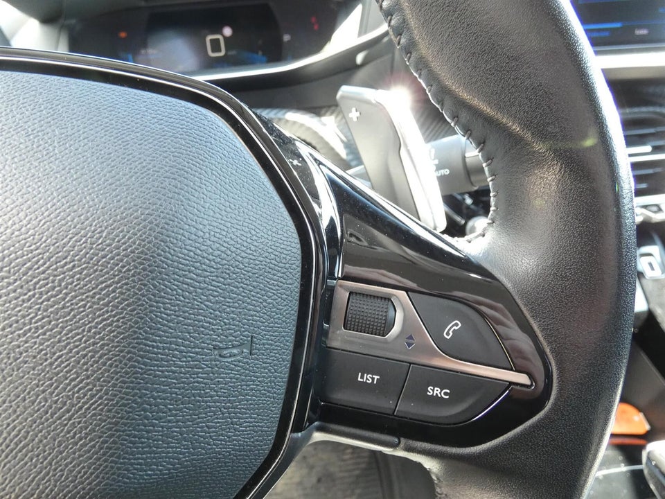 Peugeot 2008 1,5 BlueHDi 130 Allure Pack EAT8 Van 5d