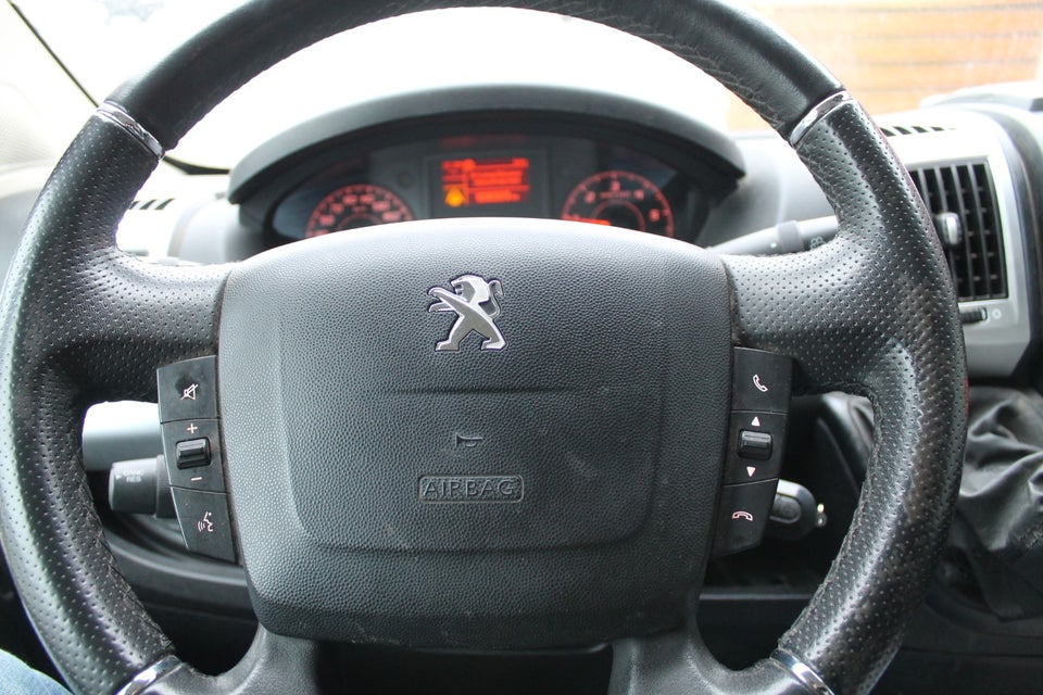 Peugeot Boxer 335 2,2 BlueHDi 165 L2H2 Ultimate