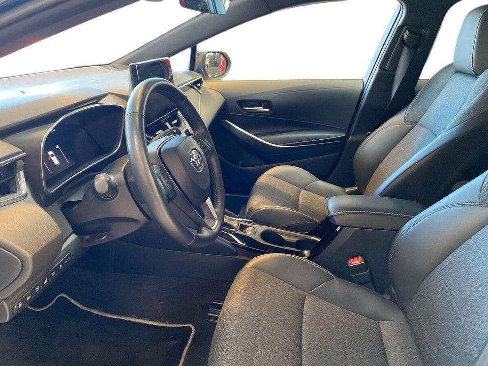 Toyota Corolla 1,8 Hybrid Style Touring Sports e-CVT 5d