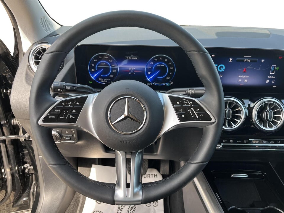 Mercedes EQA300 4Matic 5d