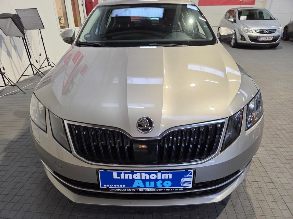 Skoda Octavia 1,6 TDi 115 Style DSG 5d