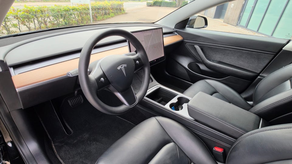 Tesla Model 3 Long Range AWD 4d