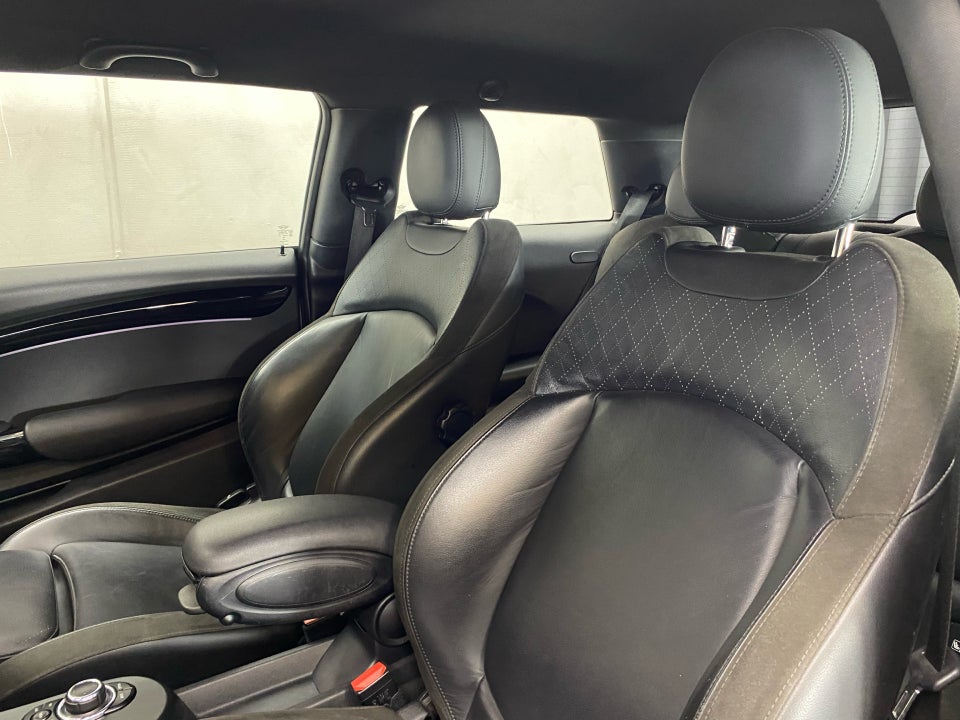 MINI Cooper SE Essential 3d