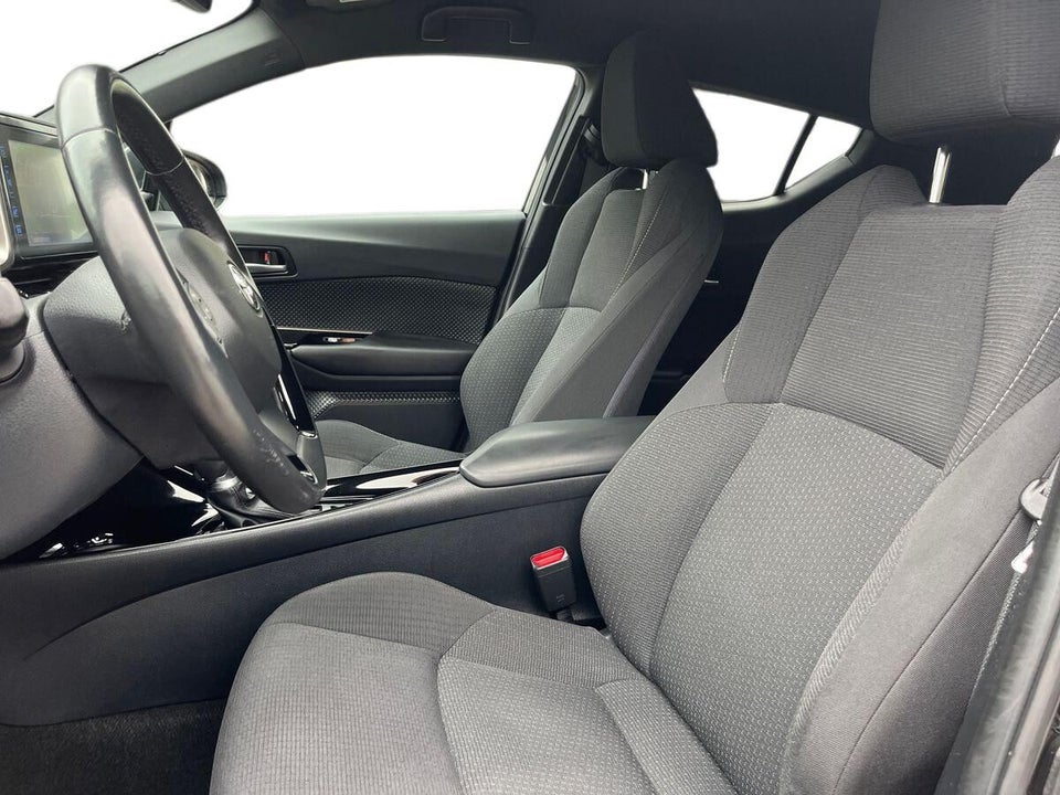 Toyota C-HR 1,8 Hybrid Premium Selected CVT 5d