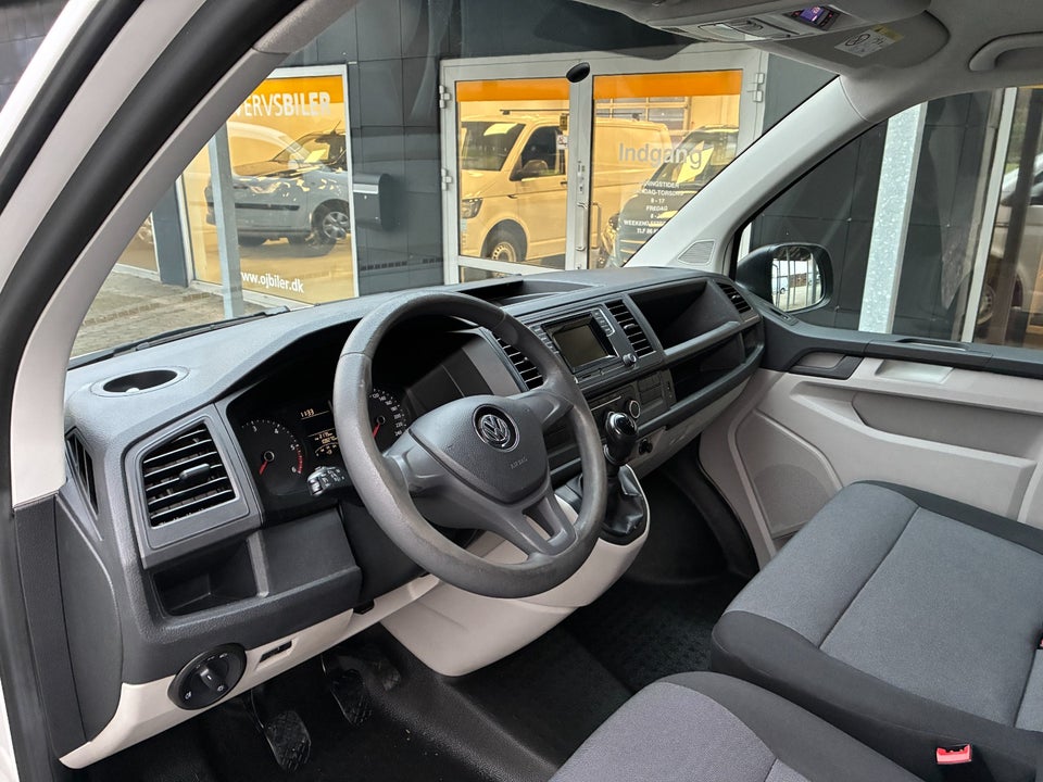 VW Transporter 2,0 TDi 102 Kassevogn lang