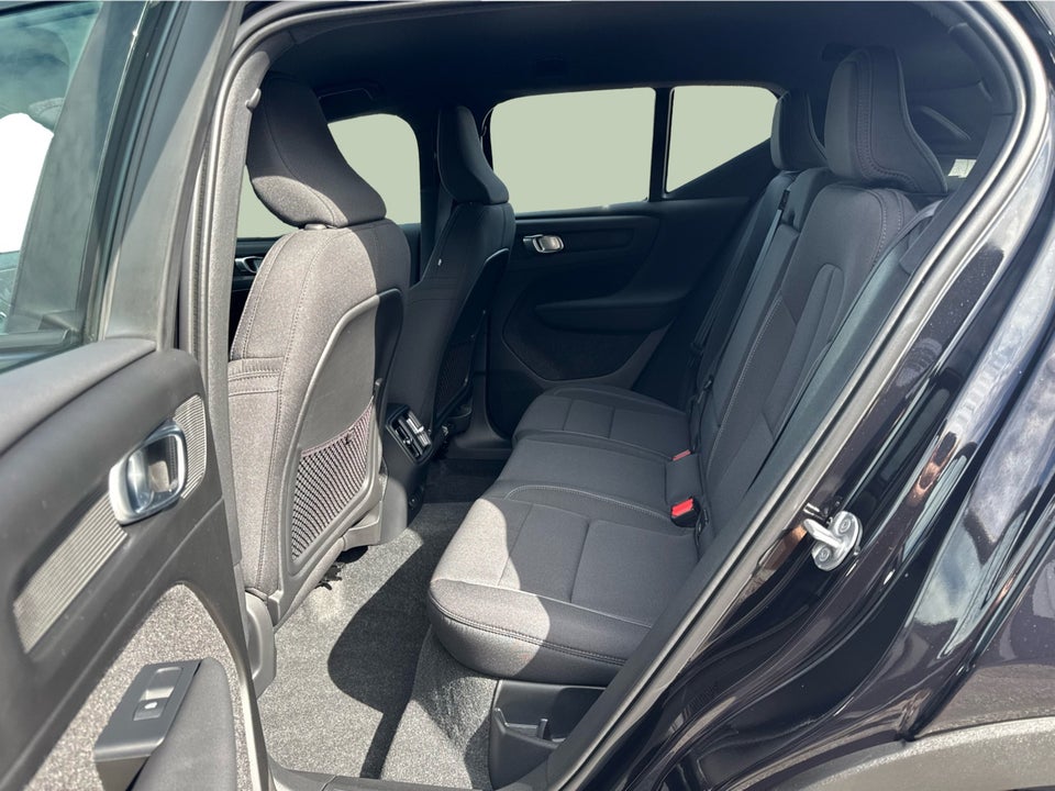 Volvo EX40 Standard Range Plus 5d