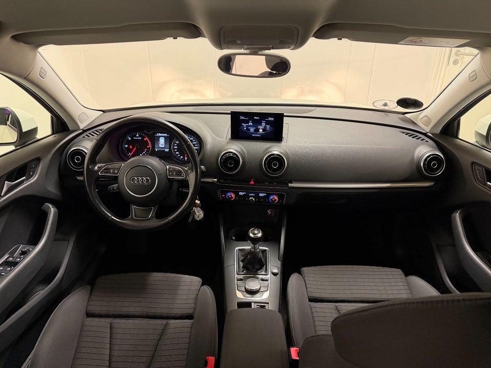 Audi A3 2,0 TDi 150 Attraction Sportback 5d