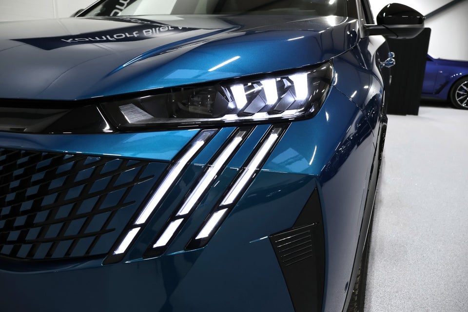 Peugeot e-3008 77 GT 5d