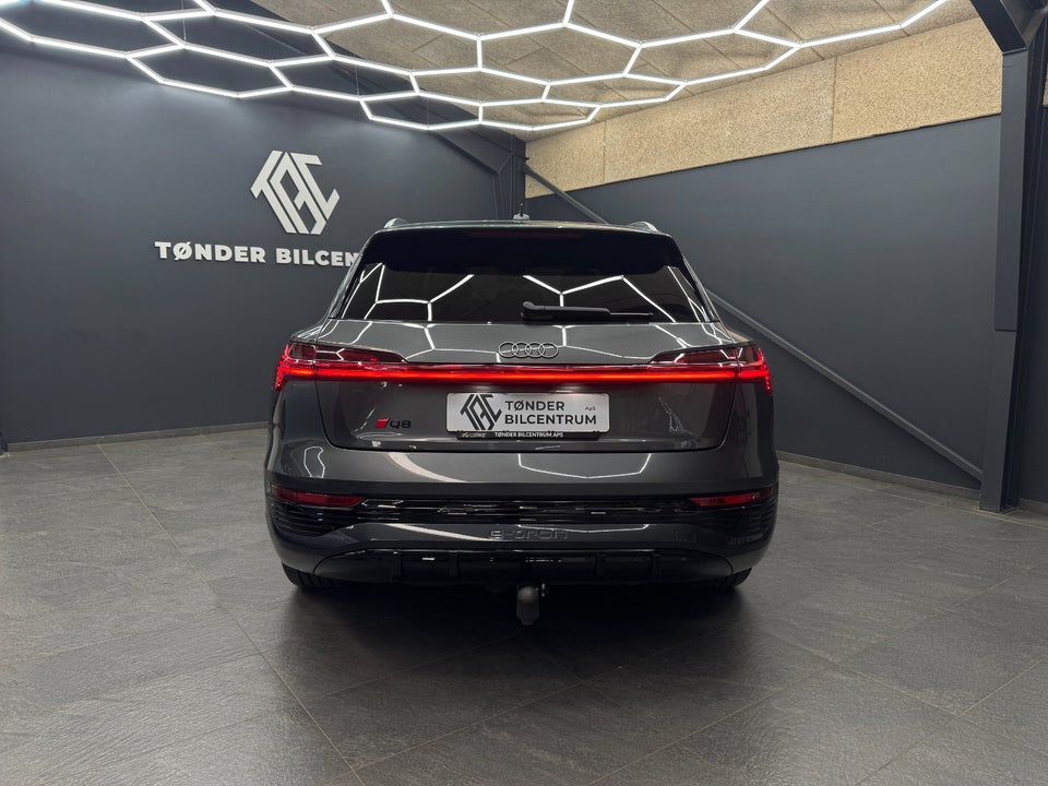 Audi Q8 e-tron 55 S-line quattro 5d