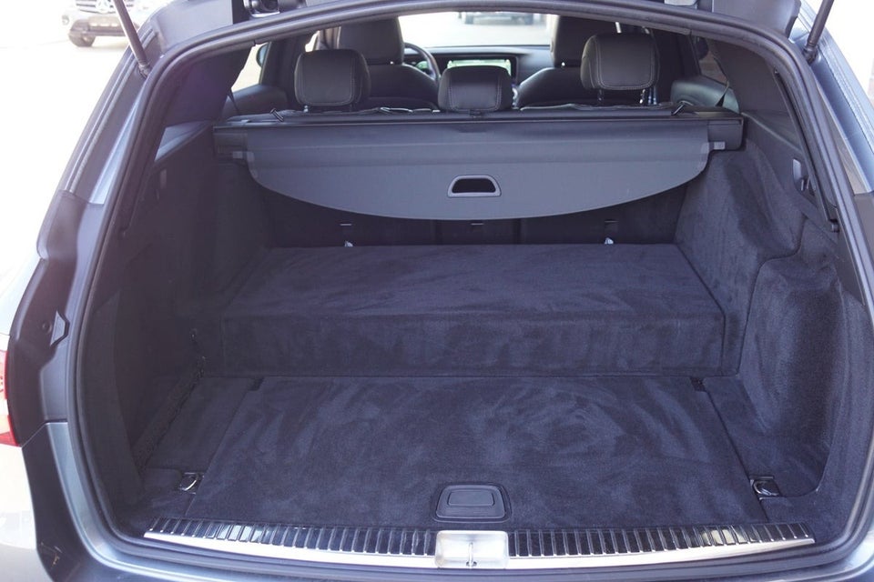 Mercedes E300 de 2,0 AMG Line stc. aut. 5d