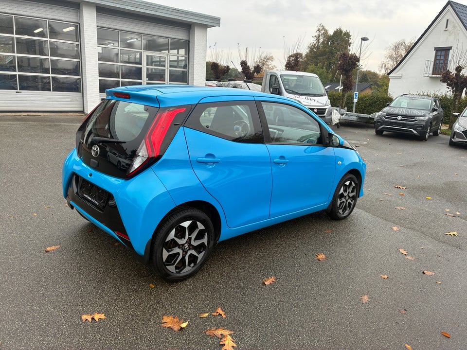 Toyota Aygo 1,0 VVT-i x-plore 5d