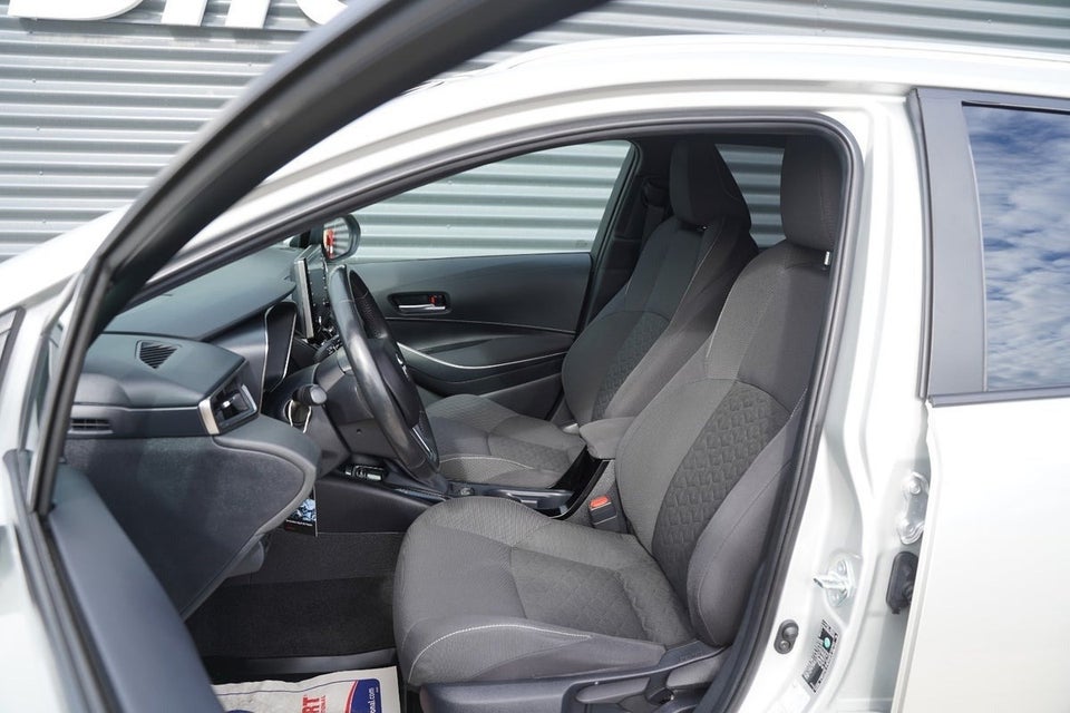 Toyota Corolla 1,8 Hybrid Premium Smart Design MDS 5d