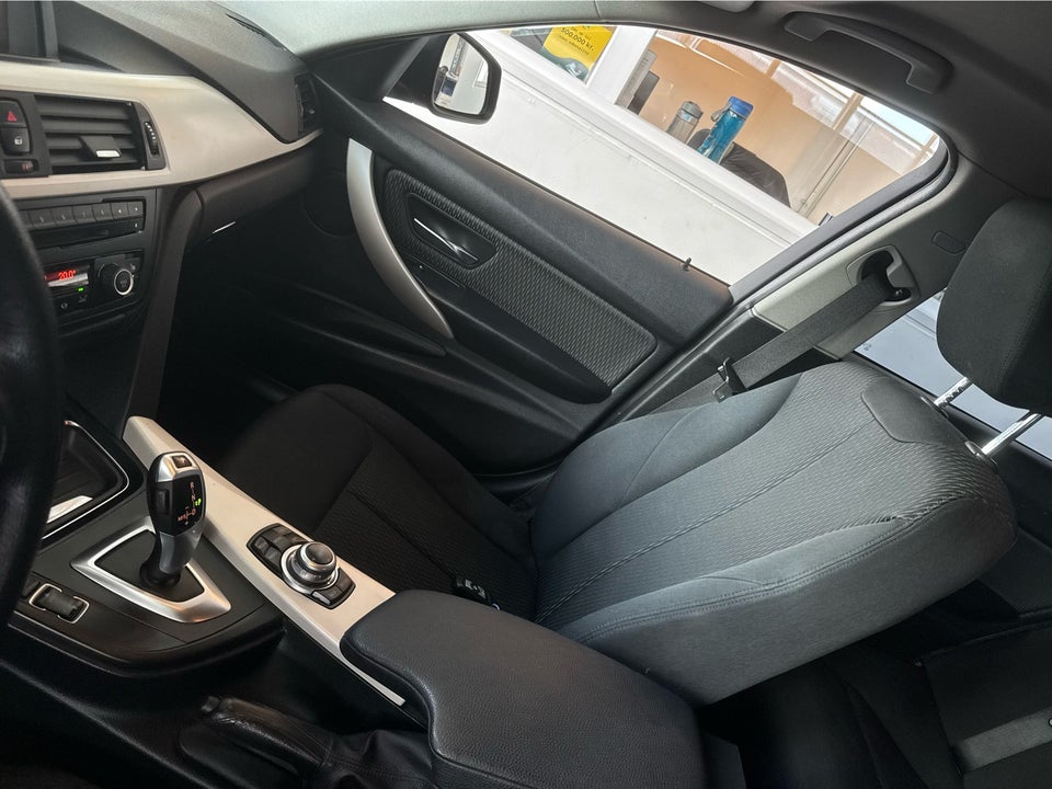 BMW 320d 2,0 Touring aut. 5d