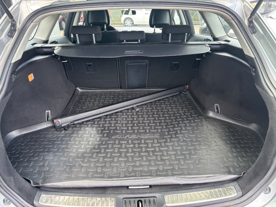 Toyota Avensis 2,0 D-4D TX stc. 5d