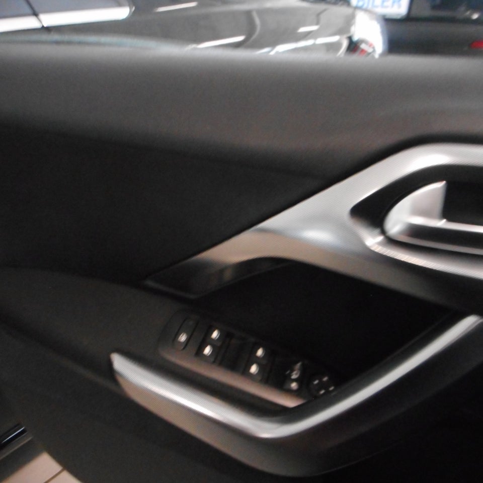 Peugeot 2008 1,5 BlueHDi 100 Allure Sky 5d