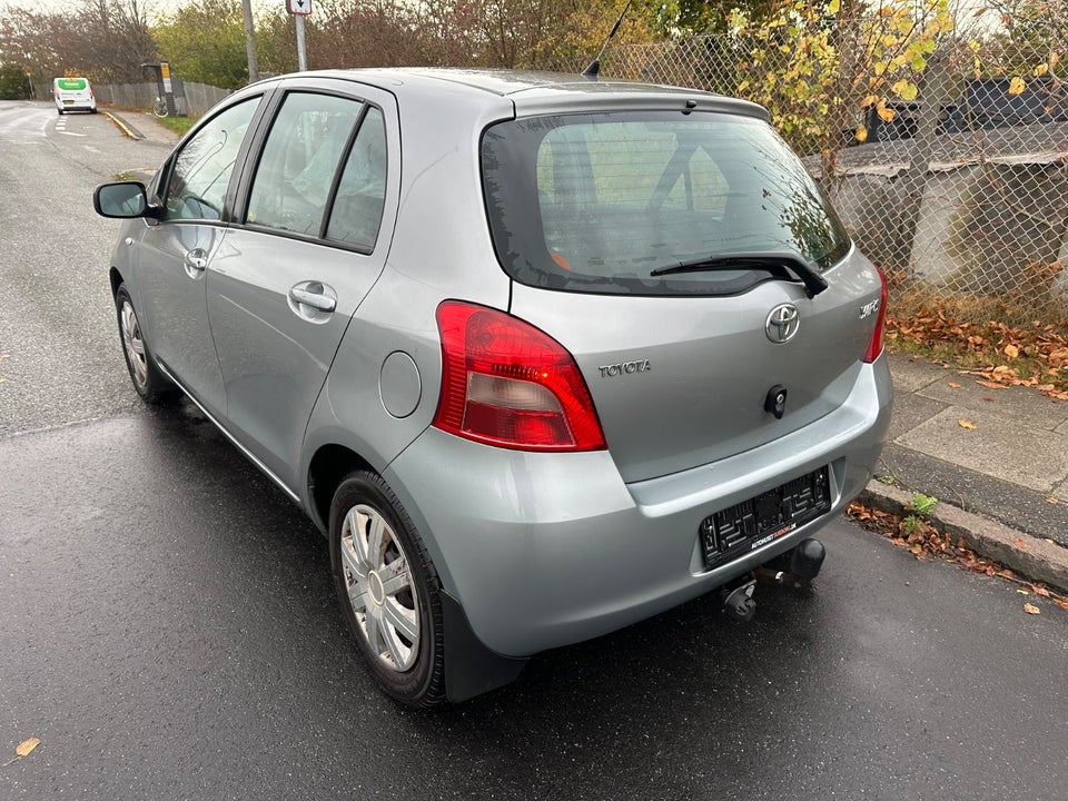 Toyota Yaris 1,3 Luna 5d