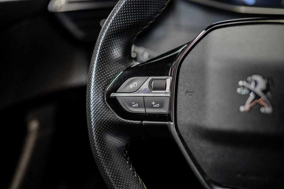 Peugeot e-2008 50 GT Sky 5d