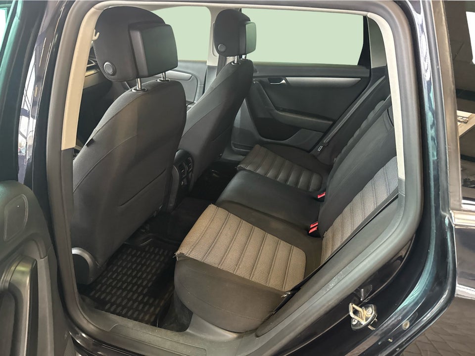 VW Passat 2,0 TDi 140 Comfortline Variant BMT 5d