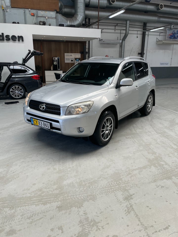 Toyota RAV4 2,2 D-4D 136 Plus 4x4 5d